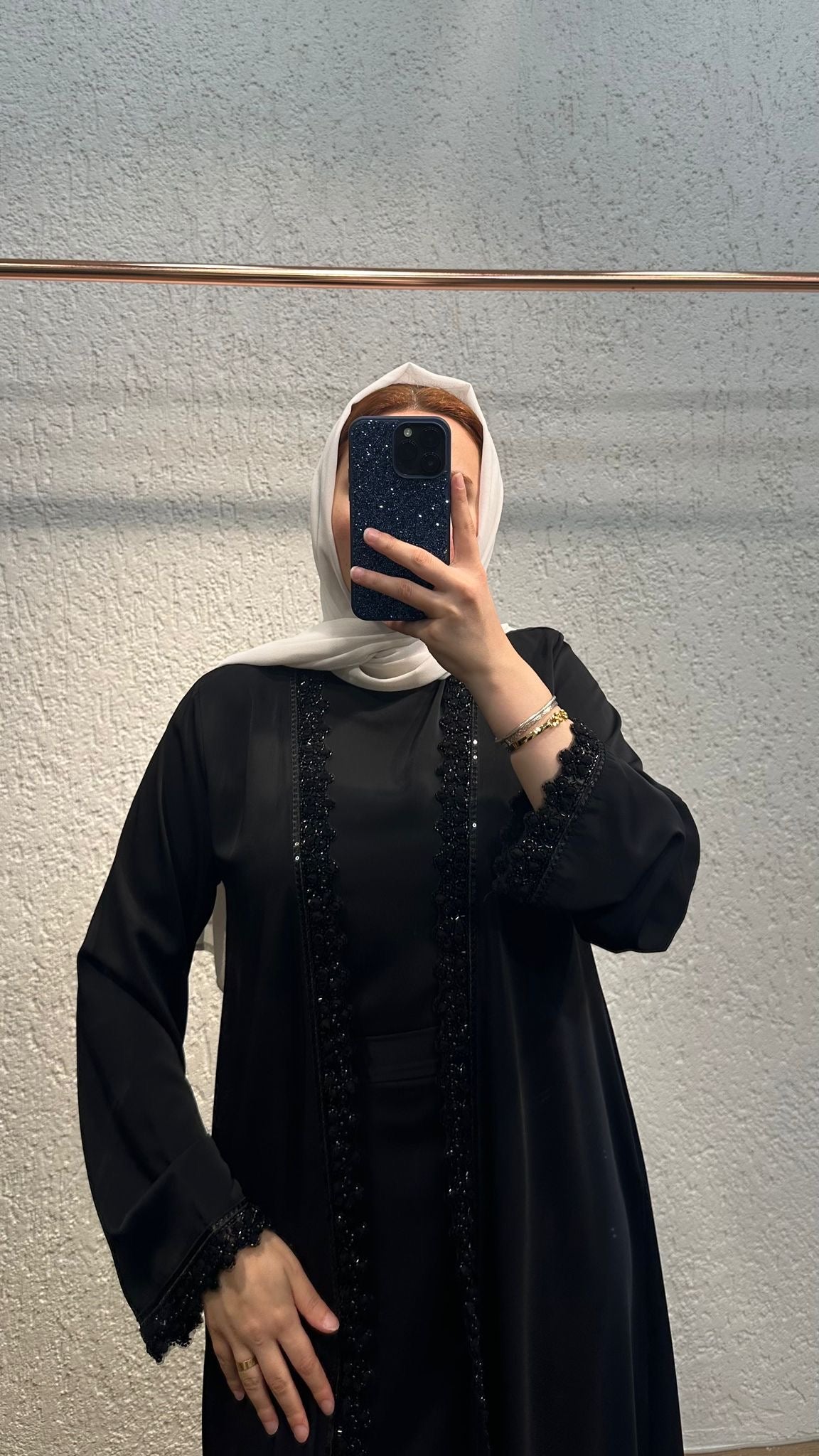 عباية قطعتين باللون الاسود