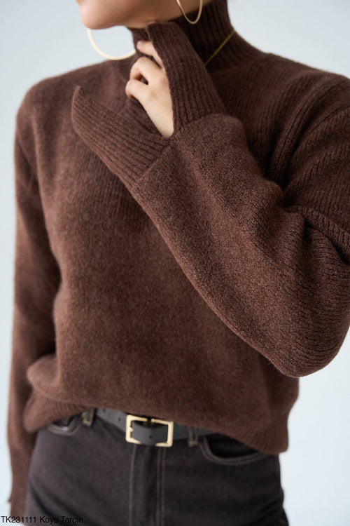 بلوزه باللون البني