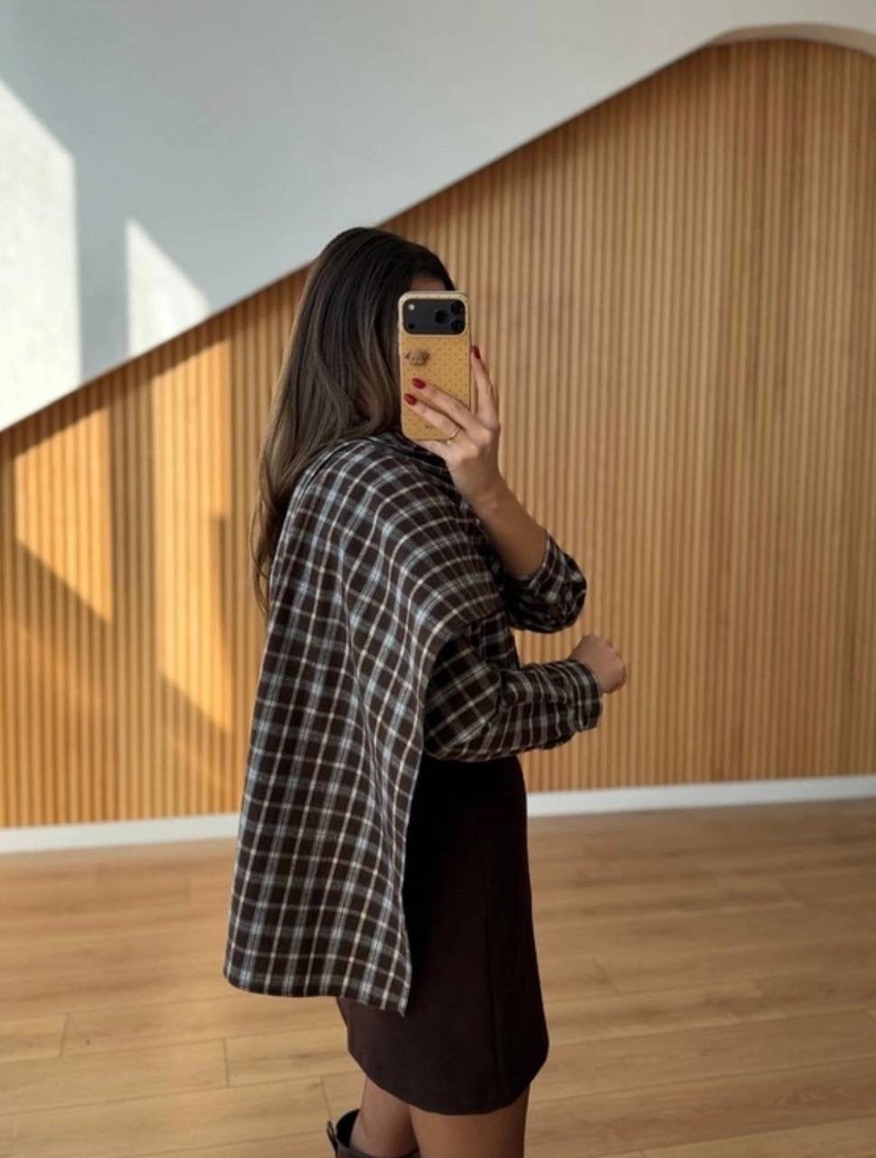 قميص كاروهات قطعتين مع شال – ستايل خريفي أنيق 🤎