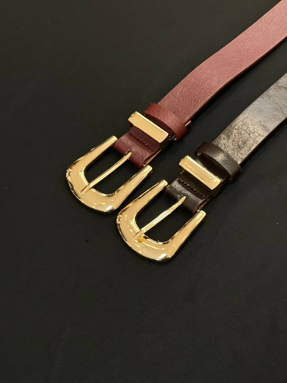 حزام باللون الاسود