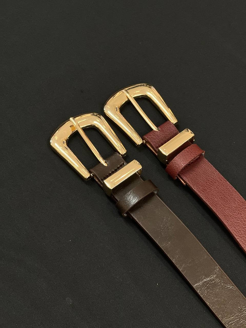 حزام باللون الاسود