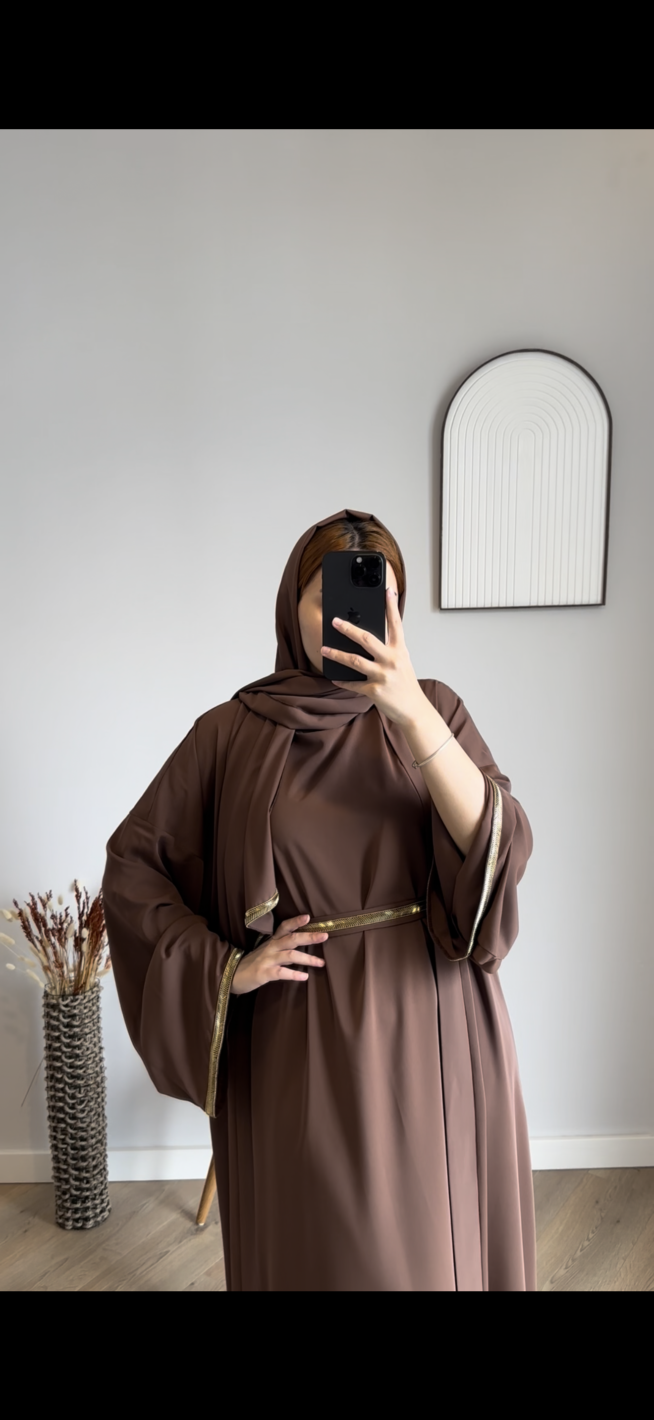 عباية أنيقة 3 قطع مع شال – بني بلمسة ذهبية ✨🤎